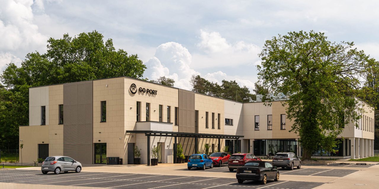 Bright façades of the GoPort sports complex in Śrem –  made with the use of Dryvit materials