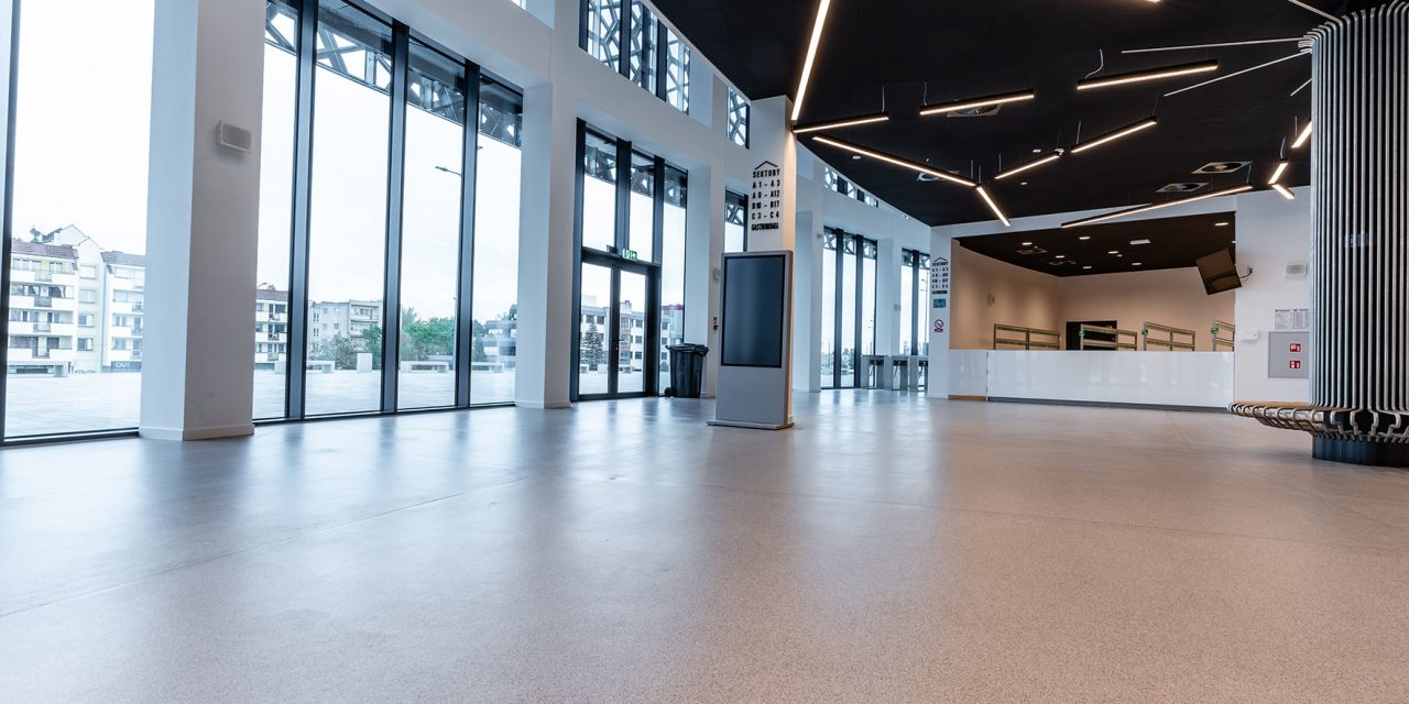 What do Wembley Stadium and the Urania Hall in Olsztyn have in common? Seamless resin flooring in large sports facilities