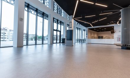 What do Wembley Stadium and the Urania Hall in Olsztyn have in common? Seamless resin flooring in large sports facilities