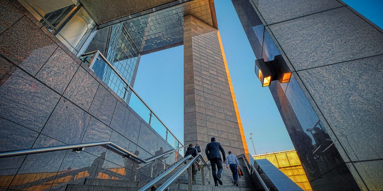 W 2025 r. wolumen transakcji inwestycyjnych w Europie Środkowo-Wschodniej sięgnął 11,8 mld EUR – za ożywieniem stoi kapitał krajowy