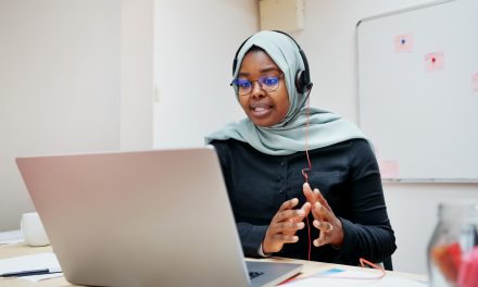 Od bezpieczeństwa w Internecie po dobre samopoczucie: oto 10 wskazówek dotyczących zdalnego nauczania języka angielskiego